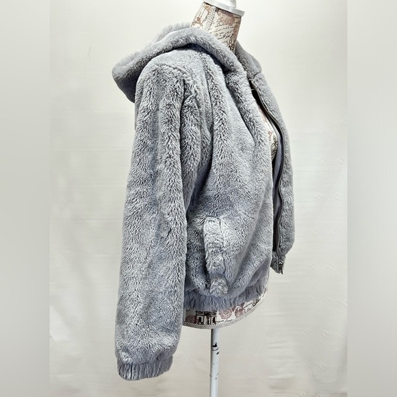 FULL TILT Gray faux fur full zip hooded jacket size M. - Picture 7 of 14